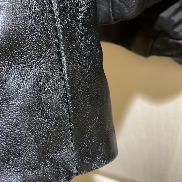 Danier black leather jacket (sz 4) - Picture 10 of 14